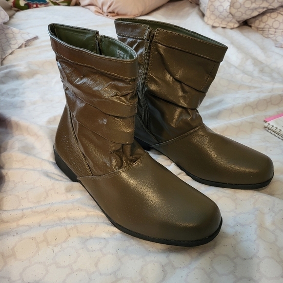 Beacon women's 8.5 olive Green leather ankle boots - Picture 3 of 15